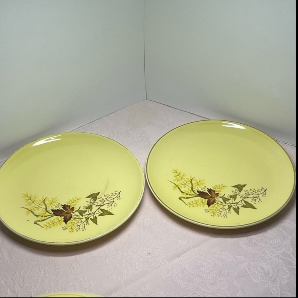 Vintage Taylor Smith & Taylor Leaf O’ Gold Plates Bowls Set of 2 USA 6 5/8”